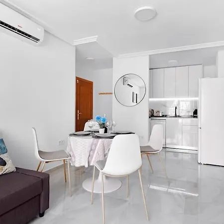 Gorgeous La Sal 100m Апартаменты *